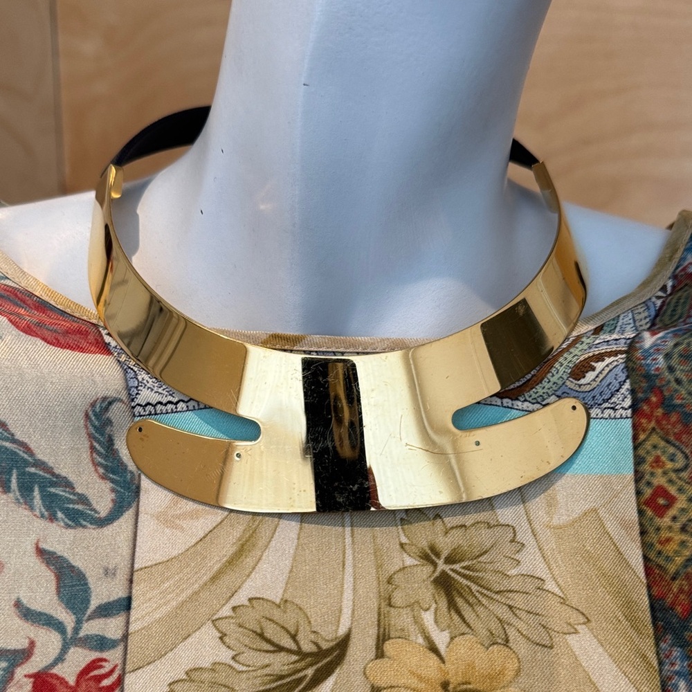 Gucci Polished Gold Collar Necklace